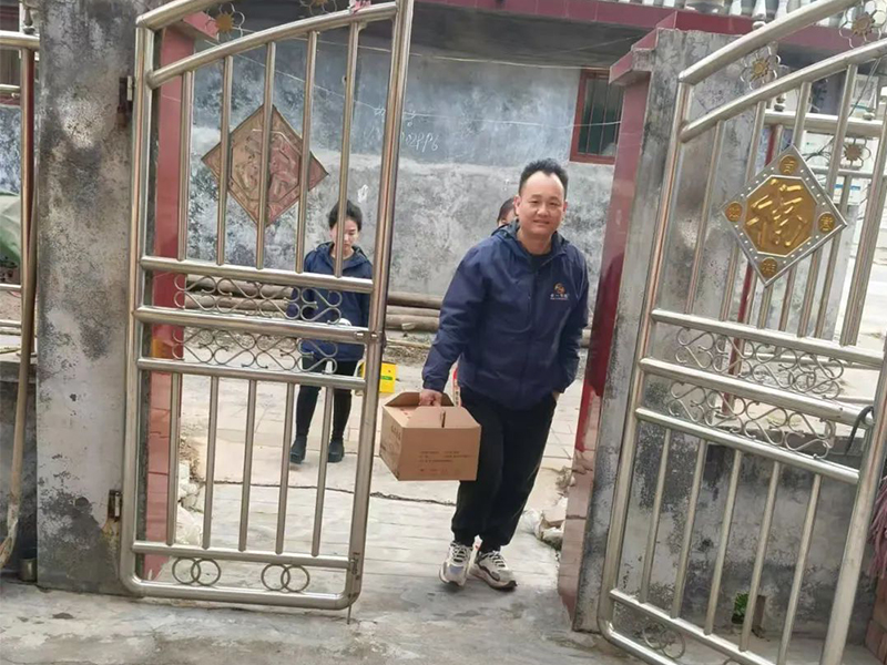 慰問關(guān)懷 | 卓一牧業(yè)工會(huì)慰問周邊困難家庭