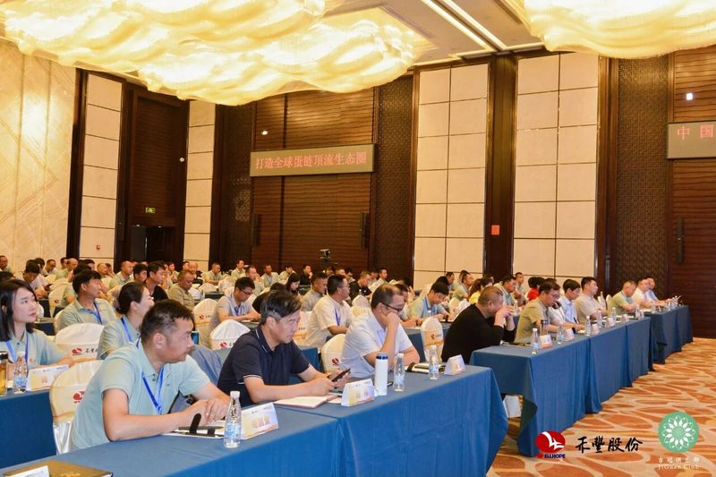 卓一牧業(yè)受邀出席中國蛋雞高質(zhì)量發(fā)展（云南）論壇，分享創(chuàng)新養(yǎng)殖新思路