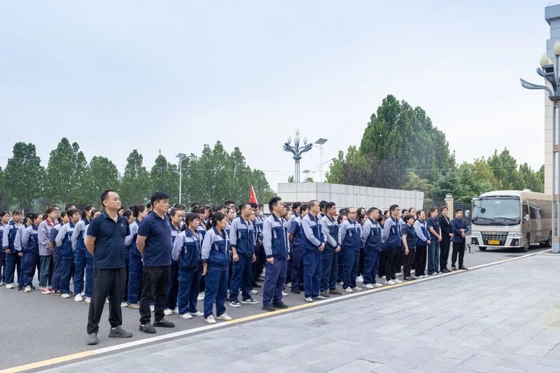 卓一牧業(yè)舉行國慶升旗儀式，共祝祖國繁榮昌盛！